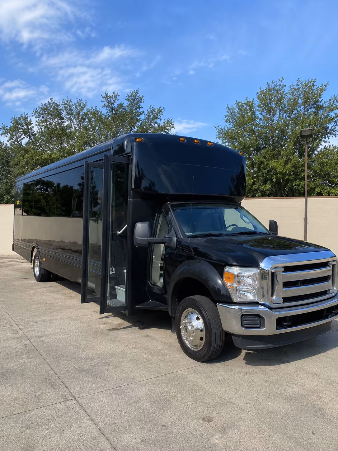 minot 20 passenger party bus